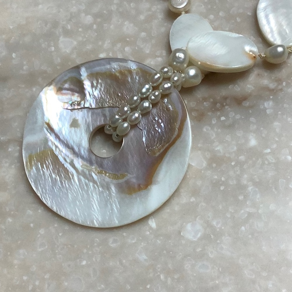 😍Shell Medallion Necklace😍 - Picture 7 of 11